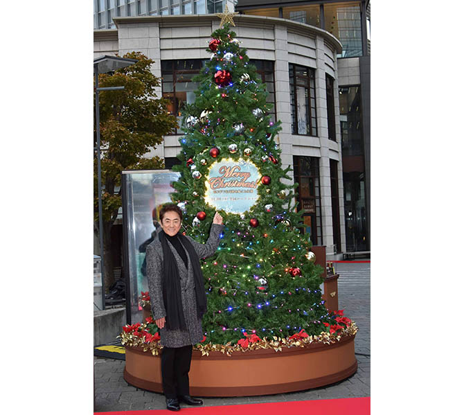 映画 Merry Christmas ロンドンに奇跡を起こした男 赤坂サカスでのクリスマスツリー点灯式に市村正親さんが登場 Anemo