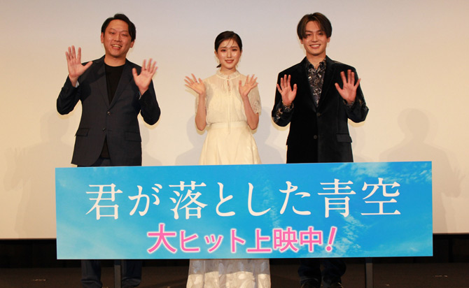 レポート 君が落とした青空 大ヒット御礼舞台挨拶で福本莉子 松田元太にyuki Saito監督がサプライズで手紙を朗読 Anemo