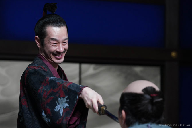 首