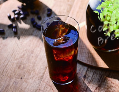 【ローソン】高まる“スペシャルティコーヒー需要”に対応!注目品種「パカマラ」を使った8時間抽出の水出しコーヒー発売