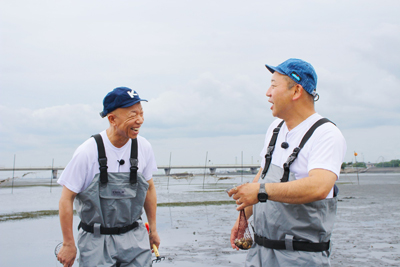 【テレビ新広島】「バイきんぐ」結成30周年　幻の食材で作る巨大“バカ鍋パエリア”