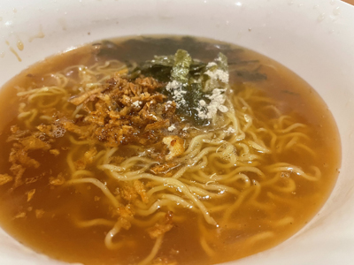 【大阪・福島】ラーメン450円、食べ放題850円。物価高騰の時代に挑むラーメン店「喰う麺」がオープン