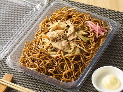 期間限定‼　お値段そのまま‼「大盛　ソース焼そば（マヨネーズ付）」　麺２０％増量（当社従来品比）「ツナたまごサンド」　ツナサラダ・たまごサラダ４０％増量（当社従来品比）　