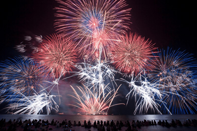 淡路島で夏の特等席!音楽とシンクロする3,000発の芸術!「慶野松原花火大会観覧クルーズ」7/25(土)運航決定