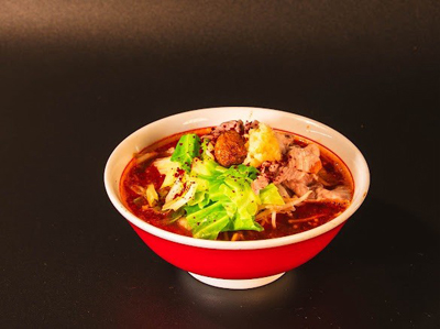 土浦で10年以上愛され続ける激辛ラーメン専門店「レッチリ」が、2026年8月1日、モール505横丁に移転拡大オープン。