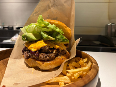 八王子【パンもパティもベーコンも一人で手作り】本格アメリカンダイナー「Shakiri Meat Diner」がオープン!